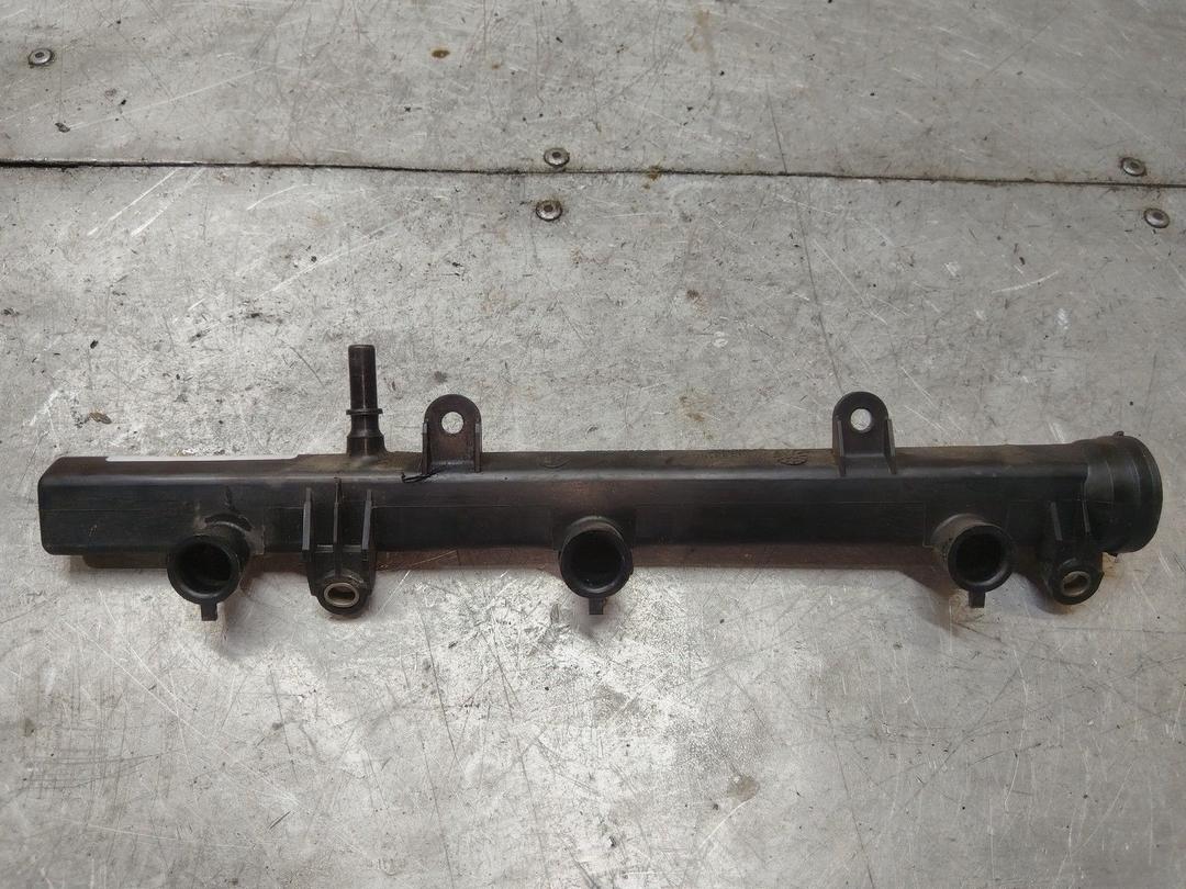 Топливная рампа UU1542 Peugeot 406 купить