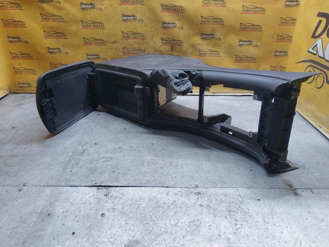 Подлокотник C6MV3E Peugeot 607 undefined