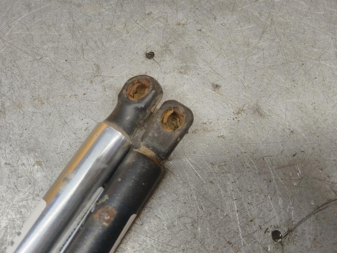 Амортизатор крышки багажника (3-5 двери) L01RJS Volkswagen Passat купить с доставкой