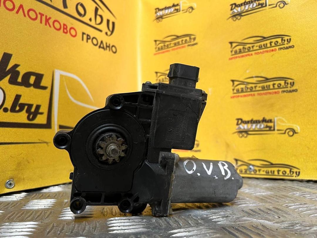 Моторчик стеклоподъемника задний правый G35Q8H Opel Zafira