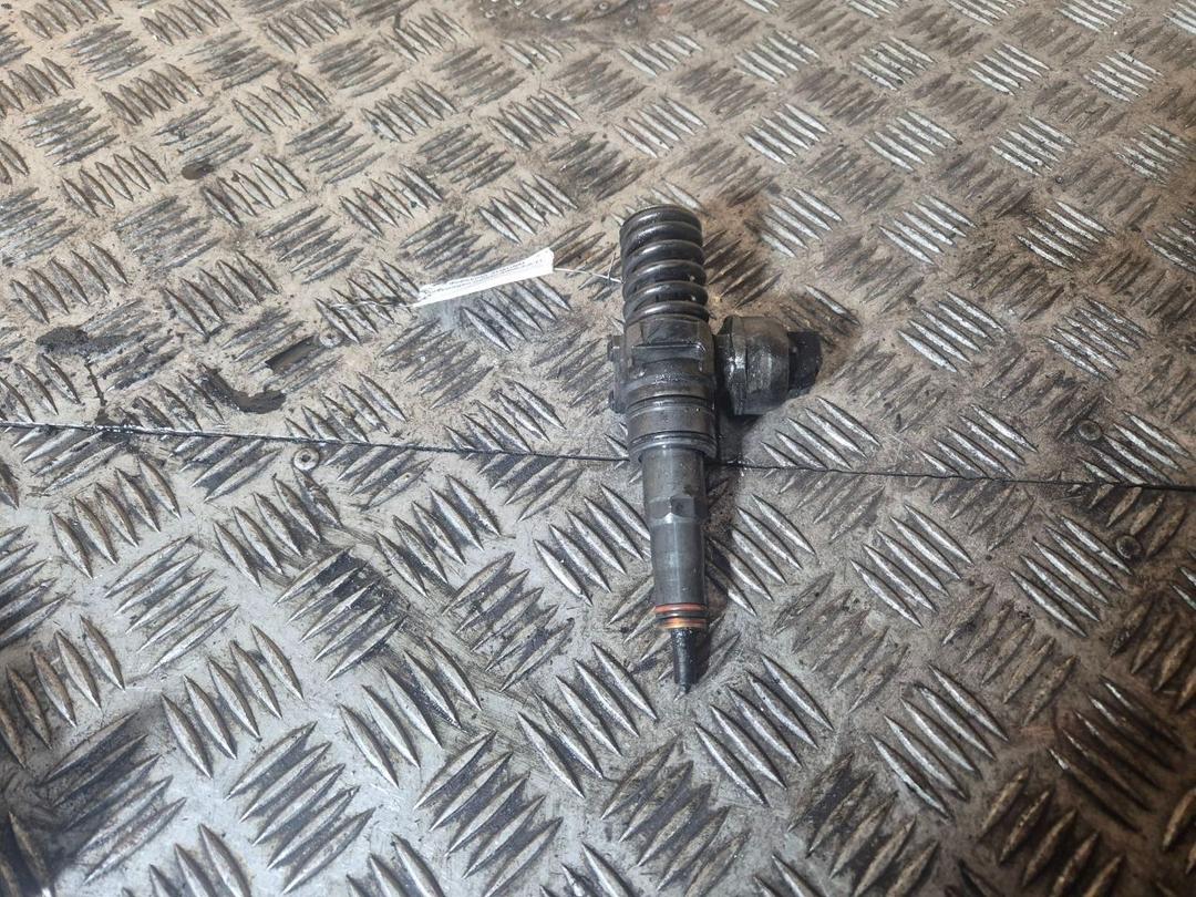 Форсунка 4M5UNM Volkswagen Caddy