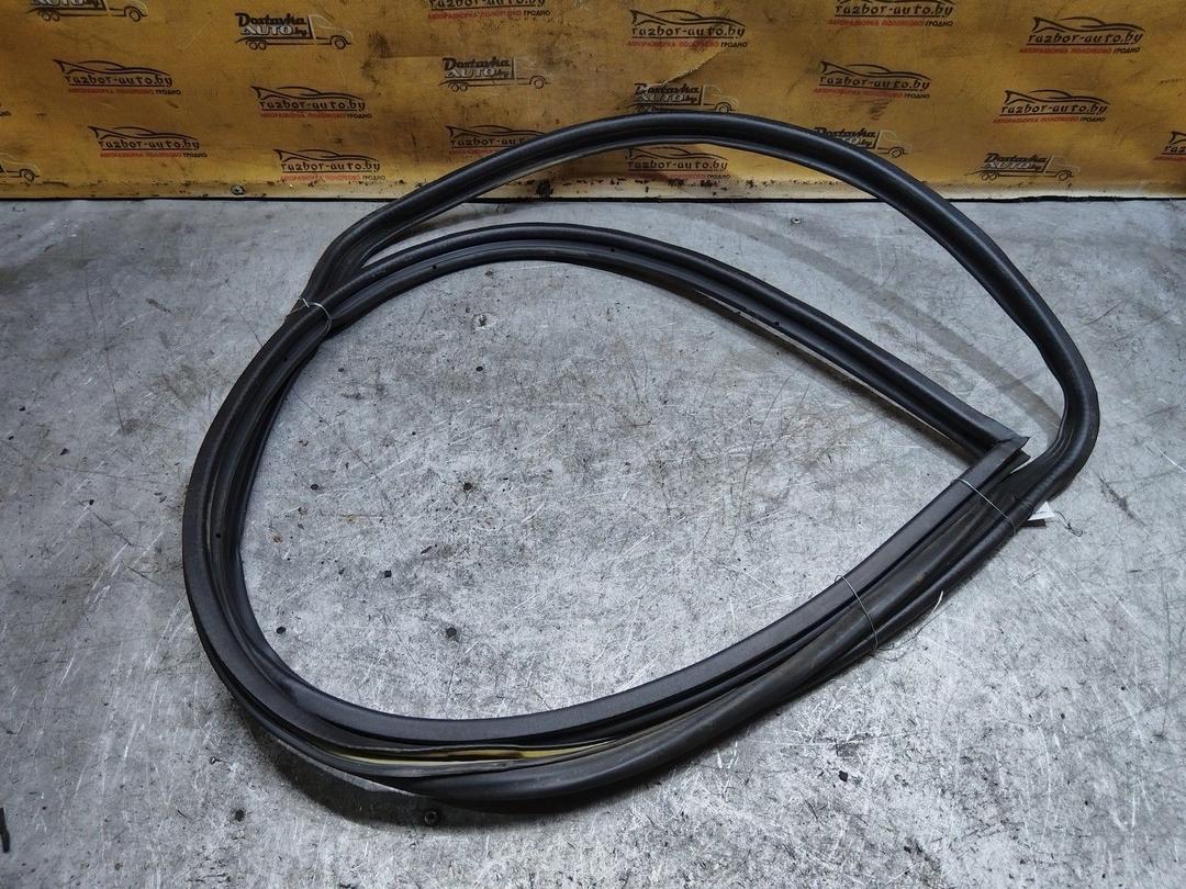 Уплотнитель двери передней правой X3ATRU Audi 100 купить с доставкой