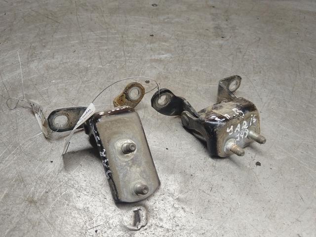 Петля двери задней правой 4Q7QS3 Toyota Yaris Verso