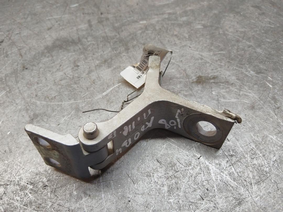 Петля двери передней правой YIYNU8 Audi 80 купить