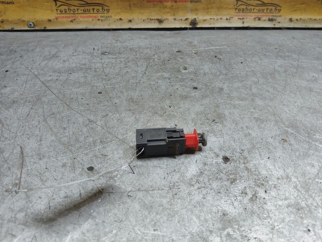 Датчик положения педали тормоза F83CJ8 Opel Zafira