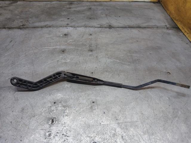 Щеткодержатель (поводок стеклоочистителя, дворник) 6JOV7S Citroen Saxo купить