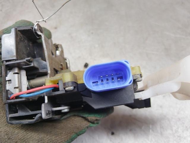 Замок двери передней правой 18PUNC Volkswagen Caddy купить в магазине запчастей бу