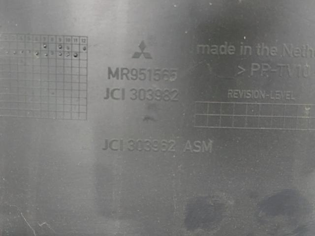 Обшивка крышки багажника 7P68DZ Mitsubishi Colt купить с доставкой