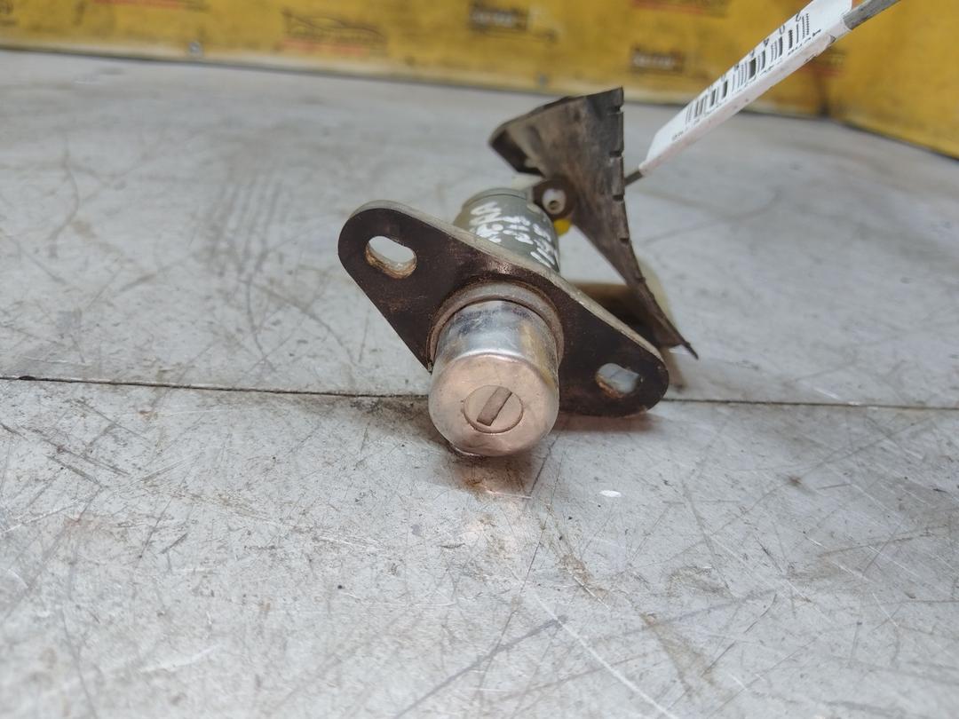 Кнопка открытия багажника X7W5Q5 Nissan Almera - Фото 2