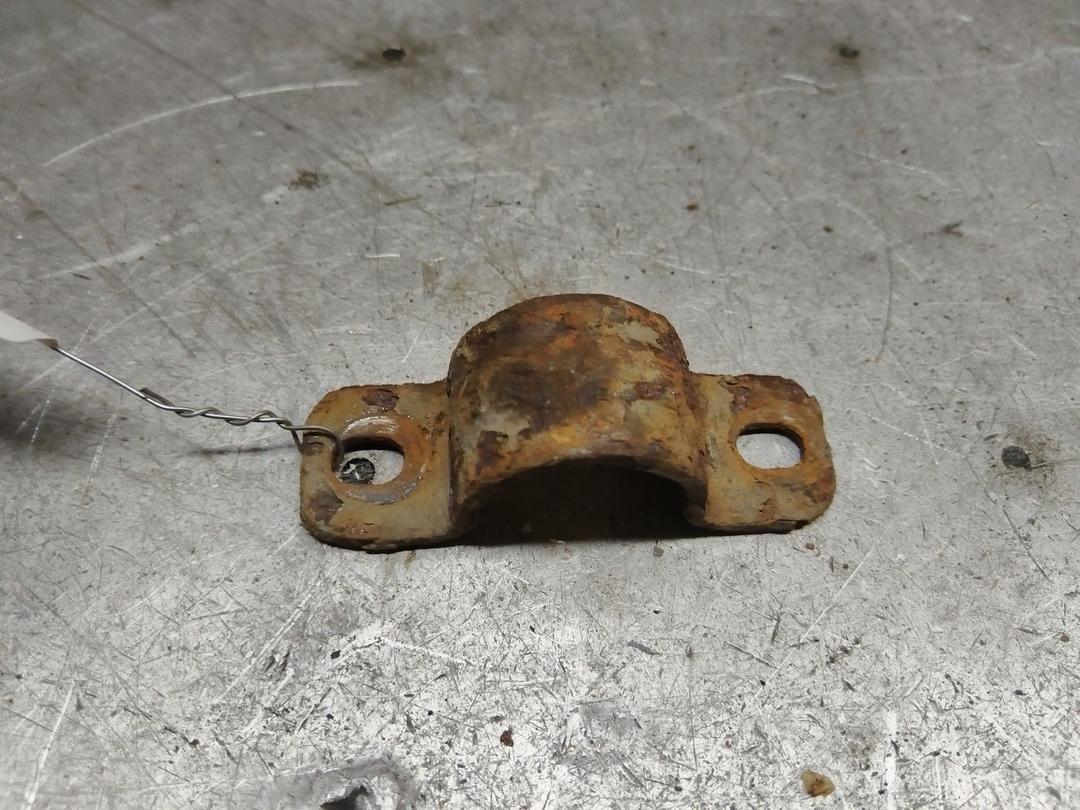 Крепление втулки стабилизатора 8JT5AD Volkswagen Sharan