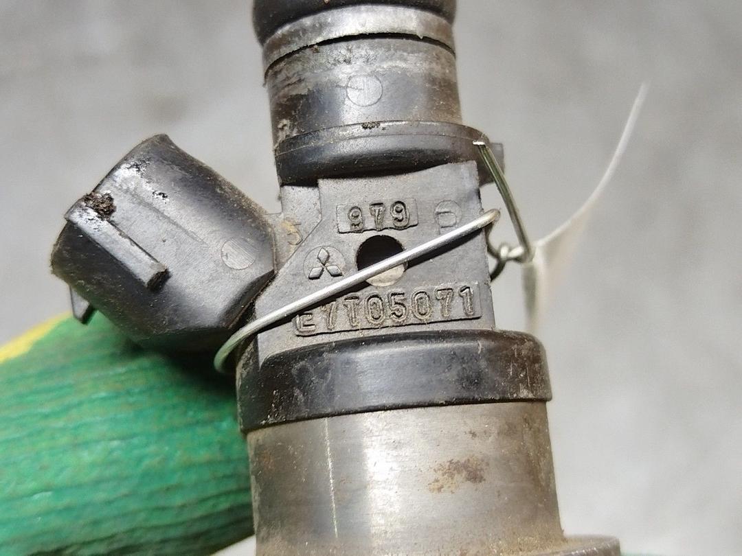 Форсунка KZQ46I Mitsubishi Carisma купить с доставкой