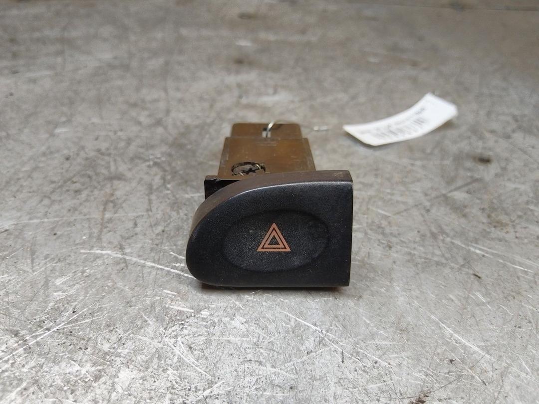 Кнопка аварийной сигнализации Z7TPWB Hyundai Lantra