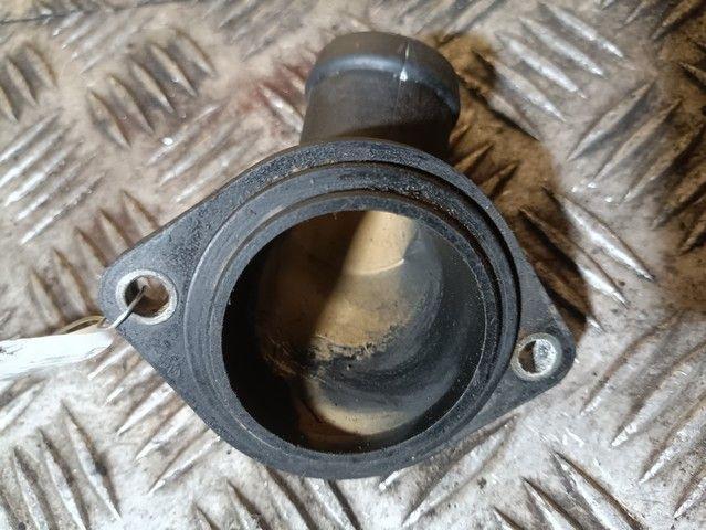 Фланец (тройник) системы охлаждения OY1YR9 Audi 80 - Фото 2