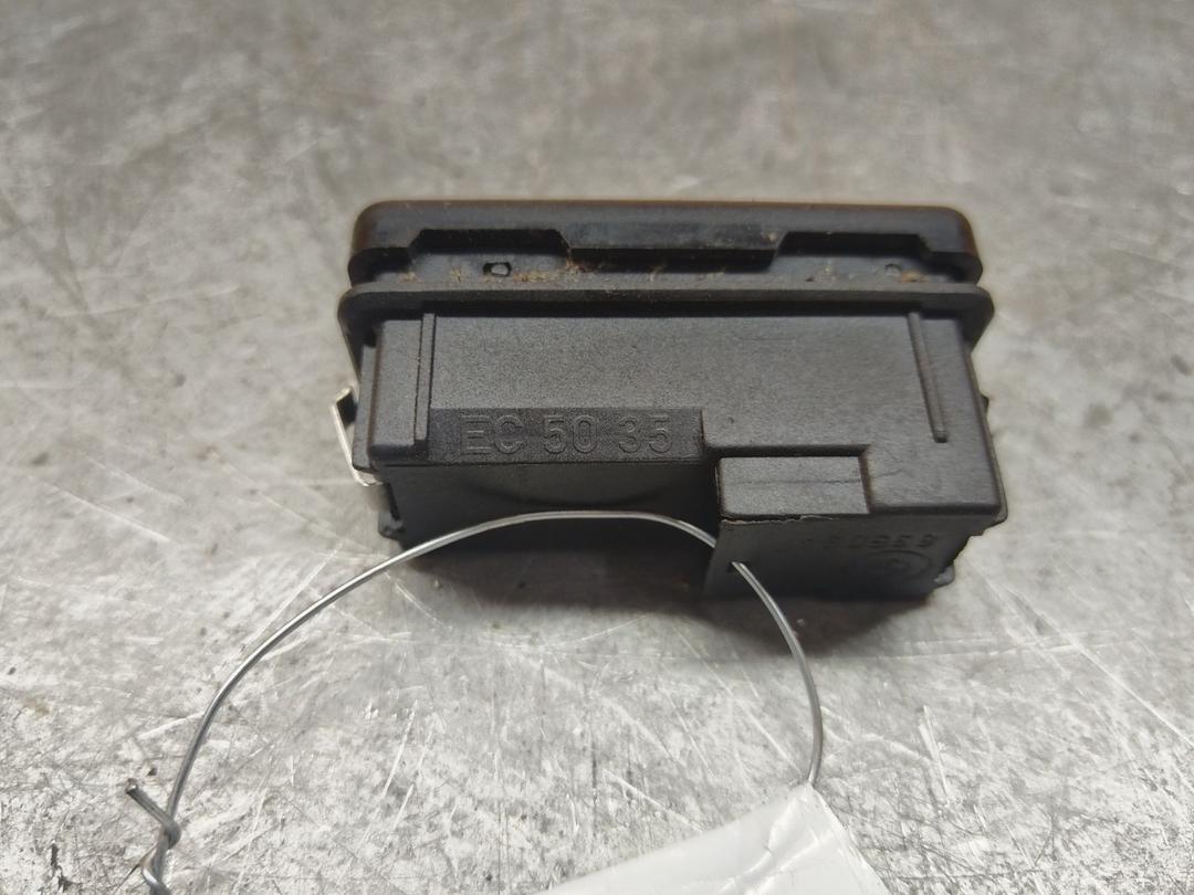 Кнопка аварийной сигнализации QS7KFY BMW 5 E39 купить с доставкой