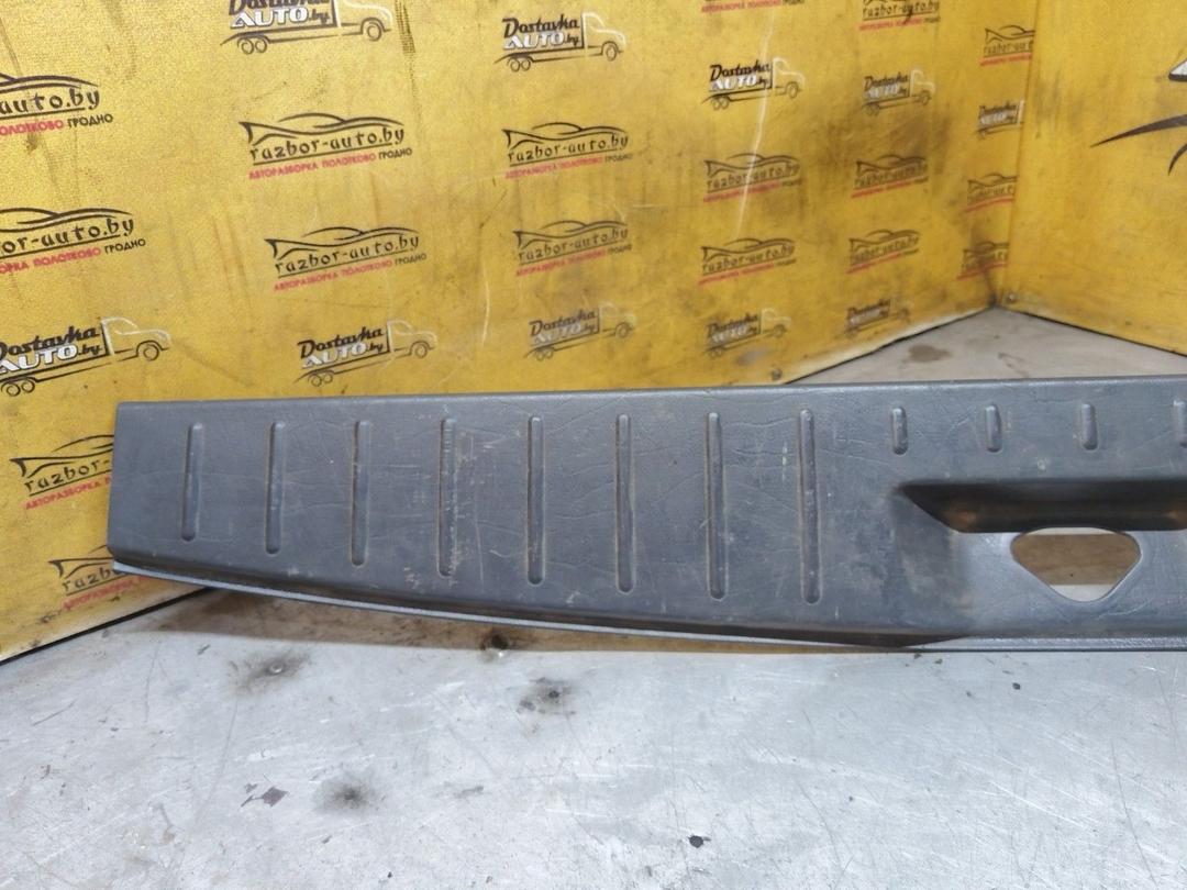 Накладка замка багажника 7GDH2C Seat Alhambra - Фото 2