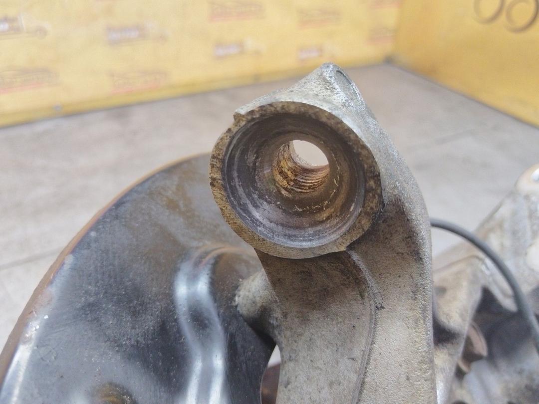 Кулак поворотный левый RBQNIO Ford Fusion undefined