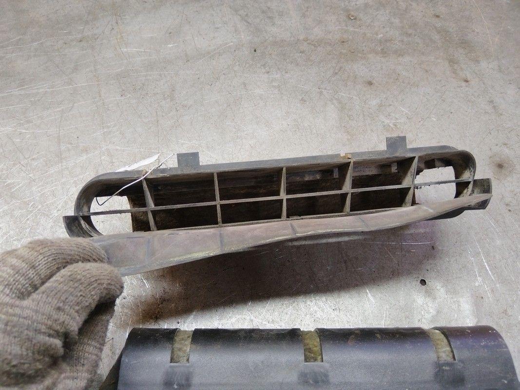 Решетка вентиляции кузова 8E33W7 Peugeot 307 купить с доставкой