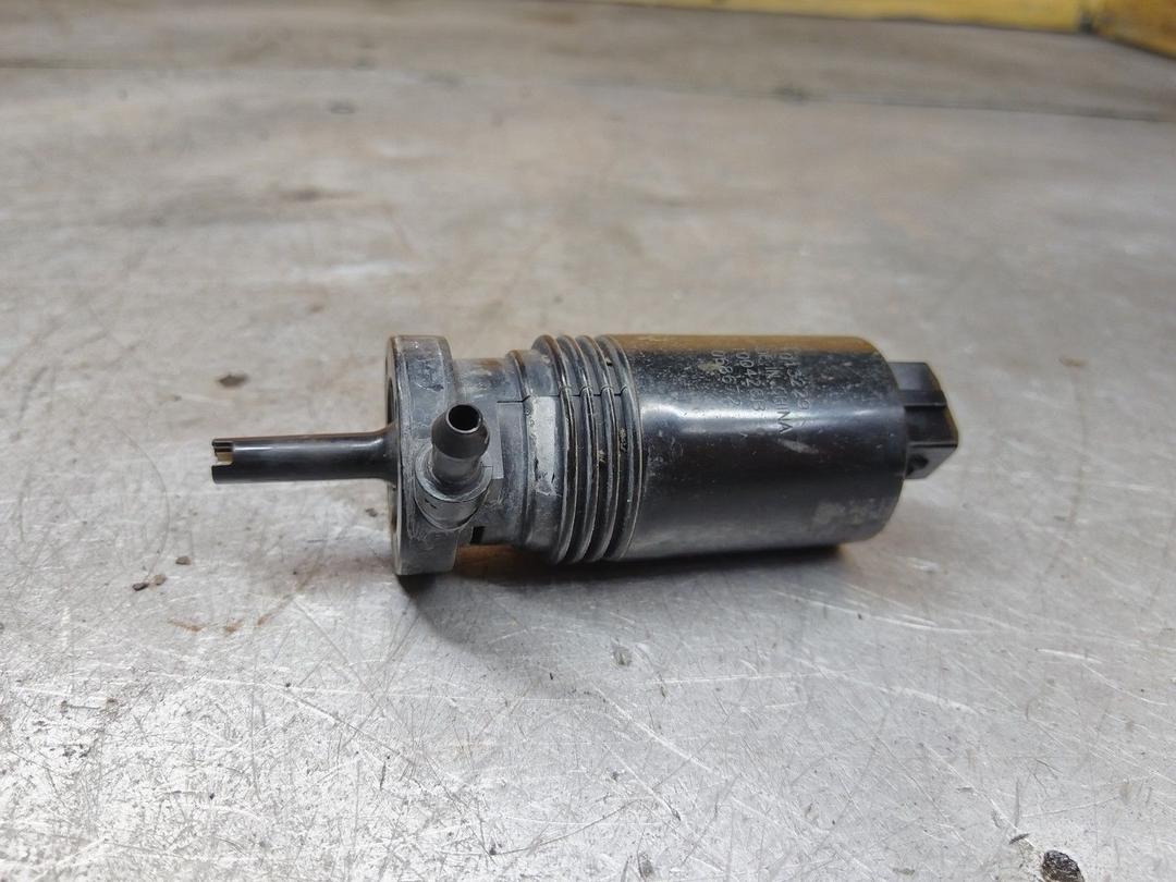 Насос (моторчик) омывателя фар G30II1 Volvo XC70 купить с доставкой