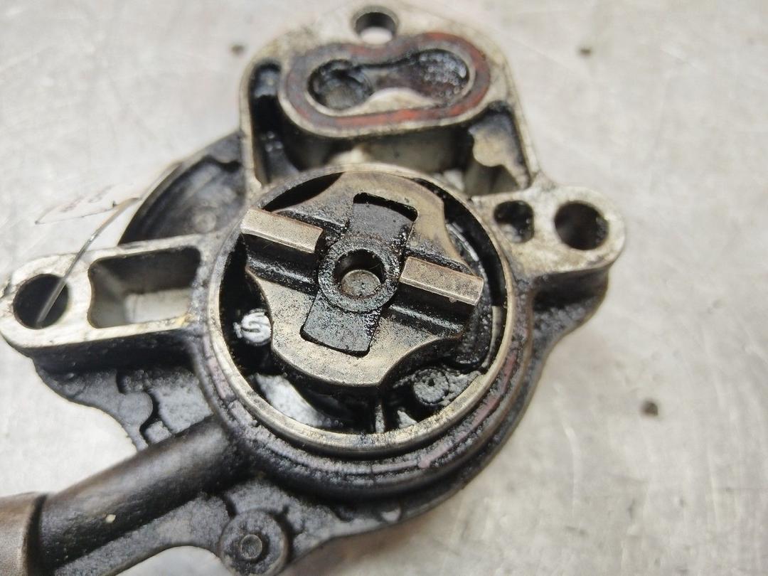 Насос вакуумный D8ZWRY Citroen C5 купить в магазине запчастей бу