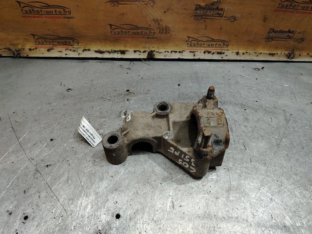 Кронштейн крепления рычага передней подвески GQ9F7X Peugeot 605 - Фото 1