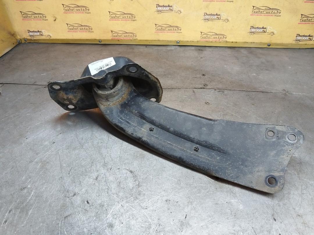 Рычаг задний правый 52G5J7 Volkswagen Passat