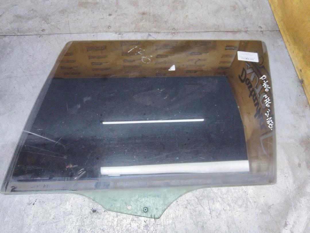 Стекло двери задней левой 7JL0VA Peugeot 406