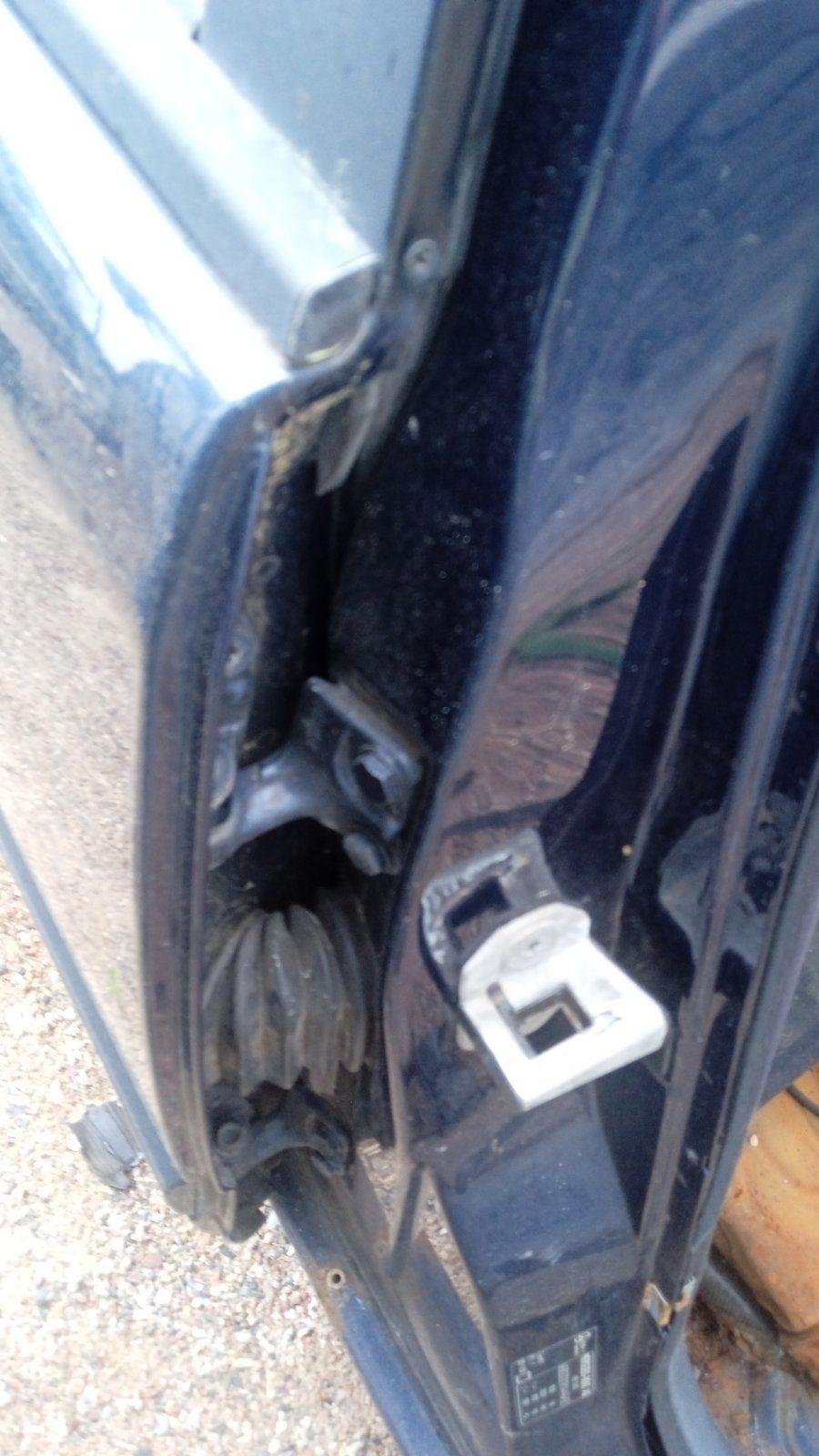 Ограничитель открывания двери задней 60P9ZU Mercedes C W202