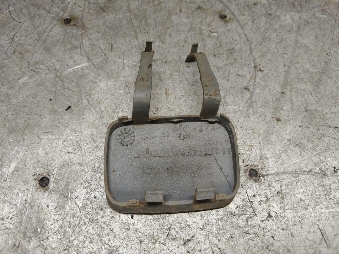 Заглушка (решетка) в бампер задний HL3C9B Peugeot 406 купить