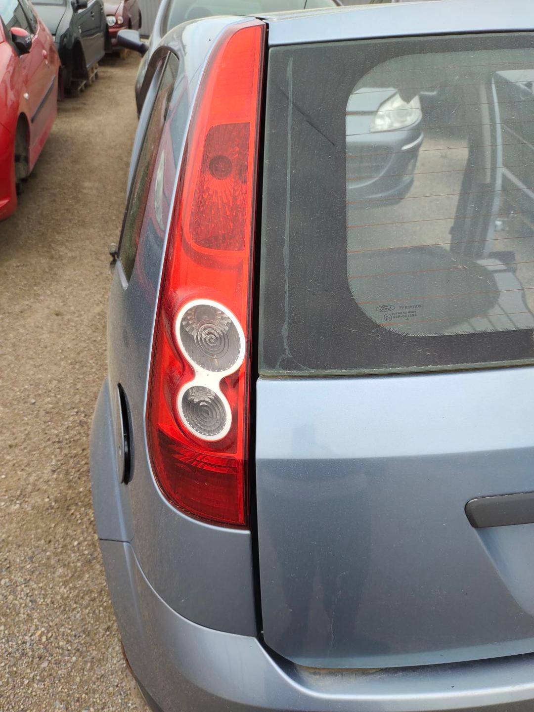 Фонарь задний левый OUA9W9 Ford Fiesta