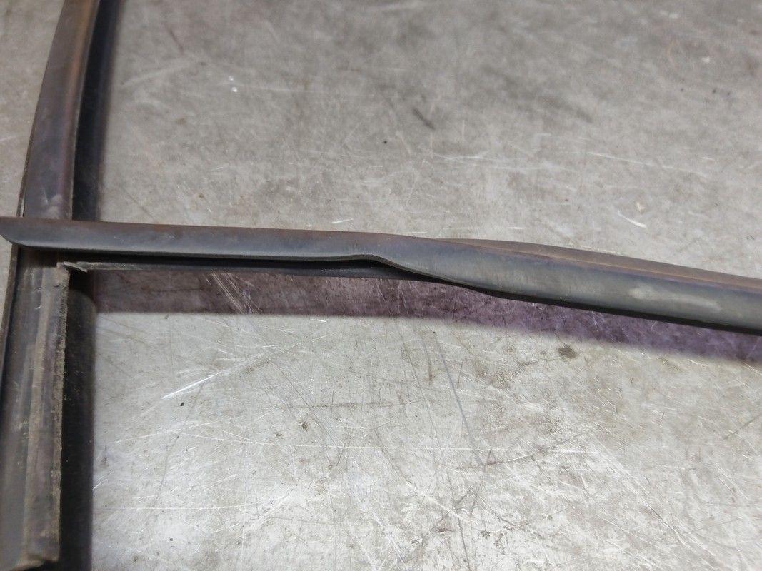 Молдинг стекла двери передней правой наружный TEBQC7 Volkswagen Golf - Фото 2