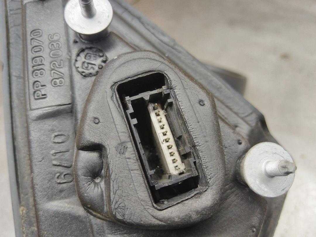 Зеркало наружное правое OI1Q8A Renault Laguna купить в магазине запчастей бу