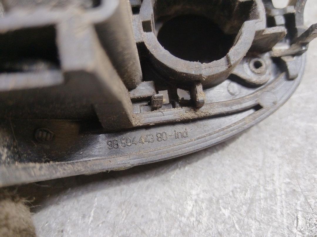 Ручка наружная передняя правая FM92DV Citroen C3 купить в магазине запчастей бу