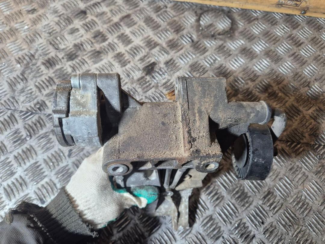 Кронштейн генератора 67T4JS Volkswagen Passat - Фото 4