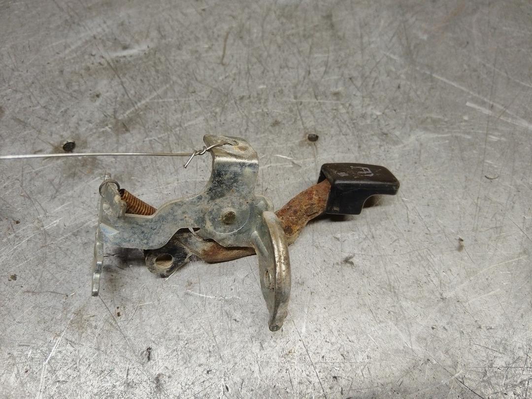 Ручка открытия лючка топливного бака 9E9ZCQ Mitsubishi Carisma купить