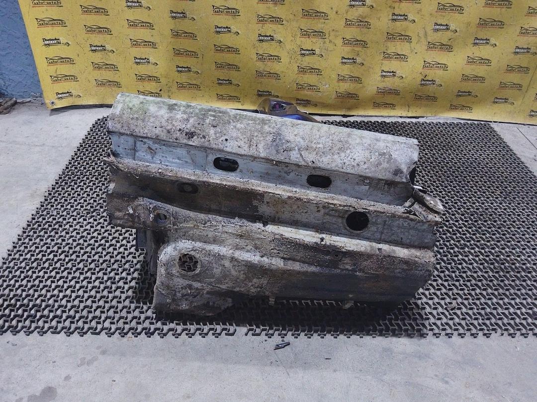 Стойка кузовная центральная правая NYTIUJ Volkswagen Golf undefined