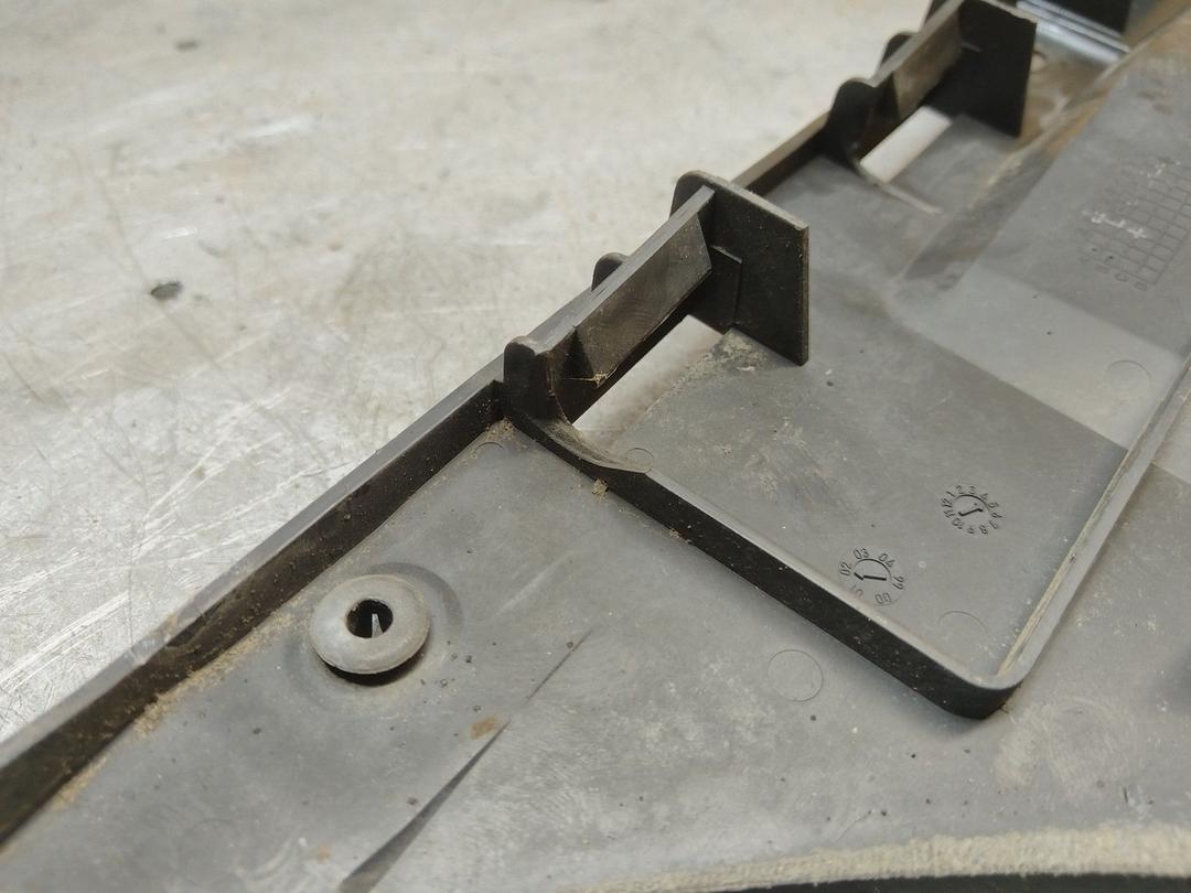 Кронштейн крепления бампера заднего LD8U86 Ford Galaxy купить на авторазборке