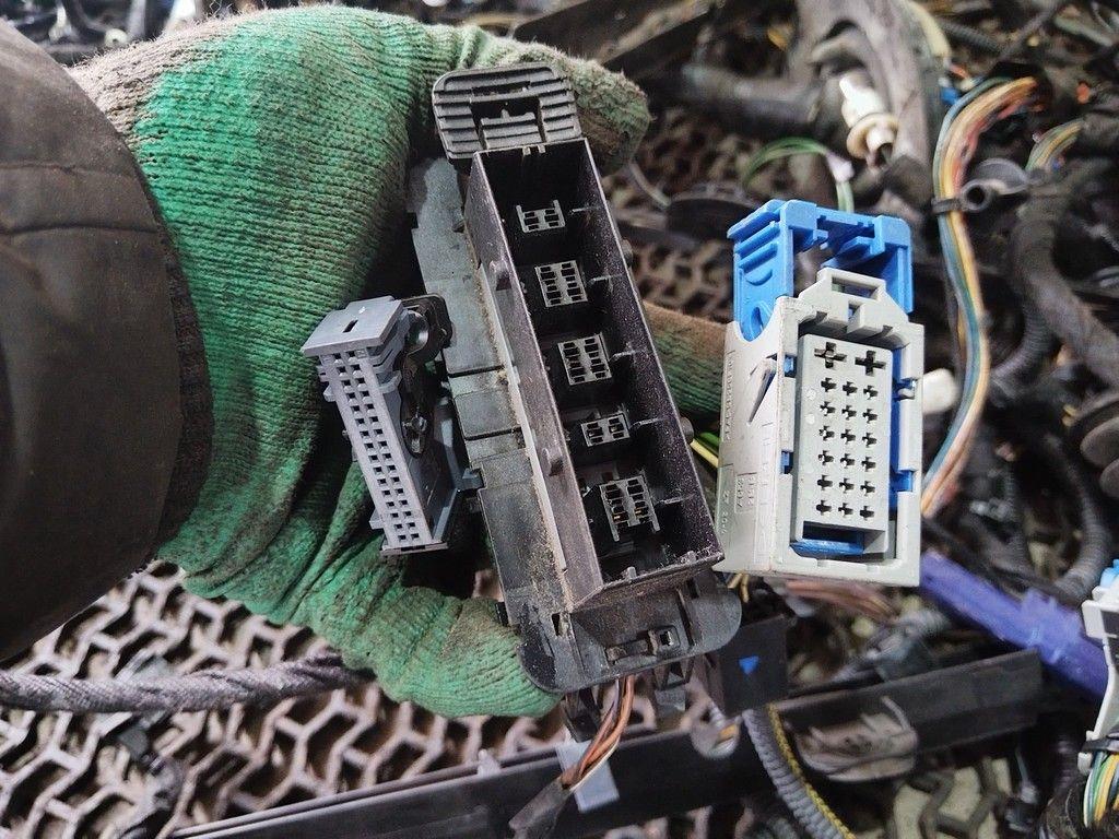 Проводка салона G5RM7V Opel Corsa - Фото 5