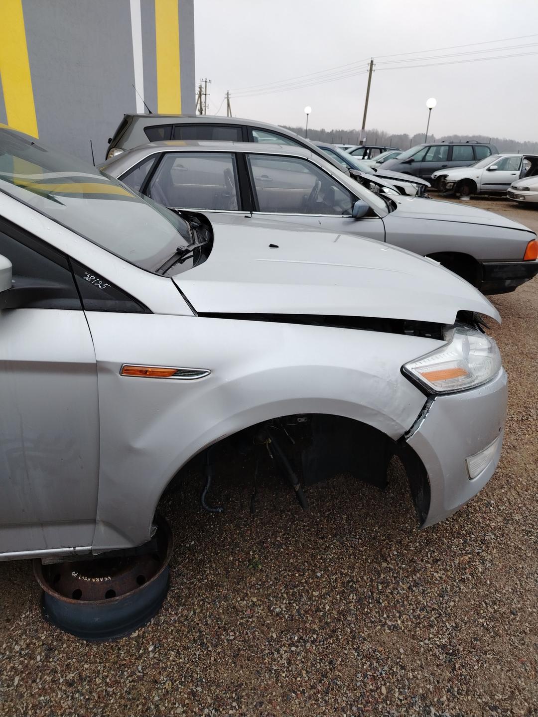 Повторитель передний правый M4H6HO Ford Mondeo