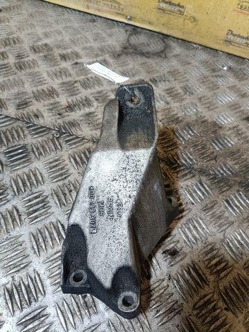 Кронштейн двигателя E4W5R1 Volkswagen Passat - Фото 1