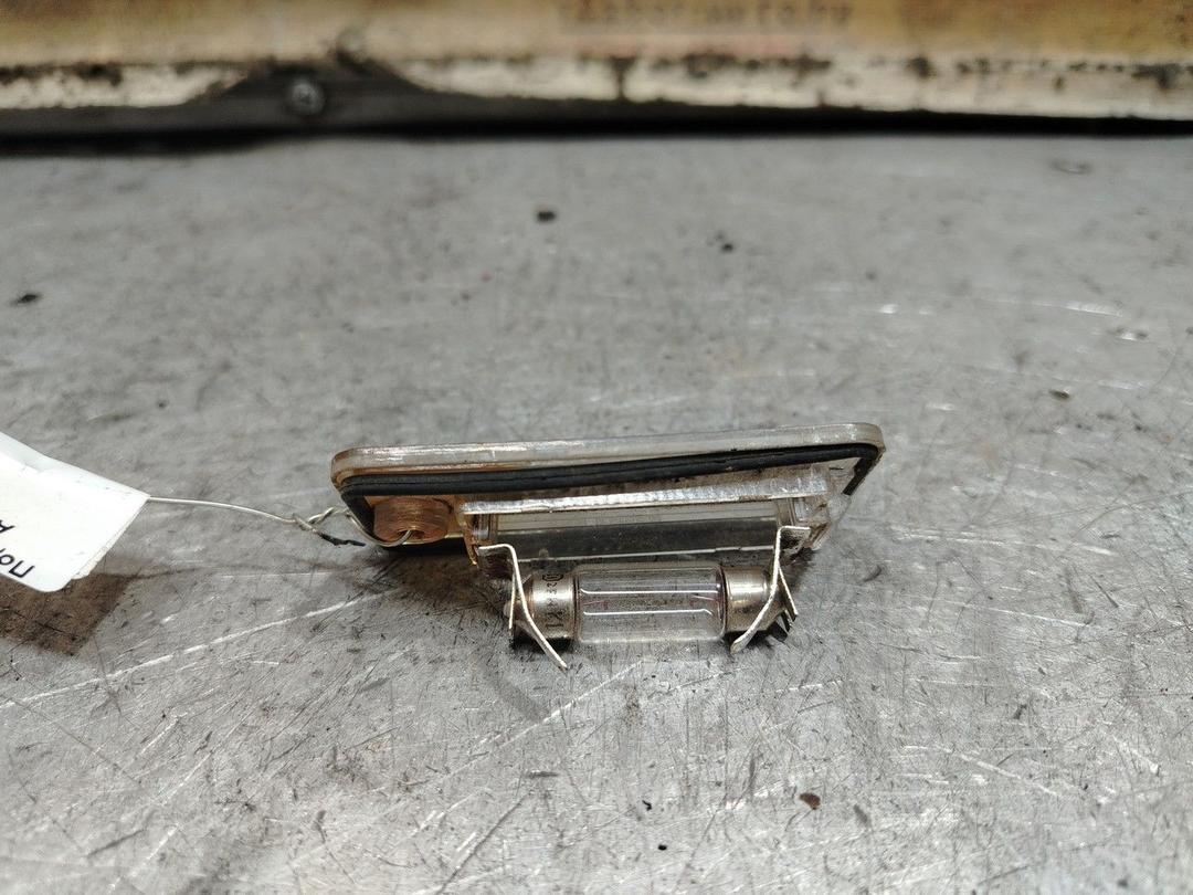Подсветка номера 3Z4ESU Audi A4 - Фото 2