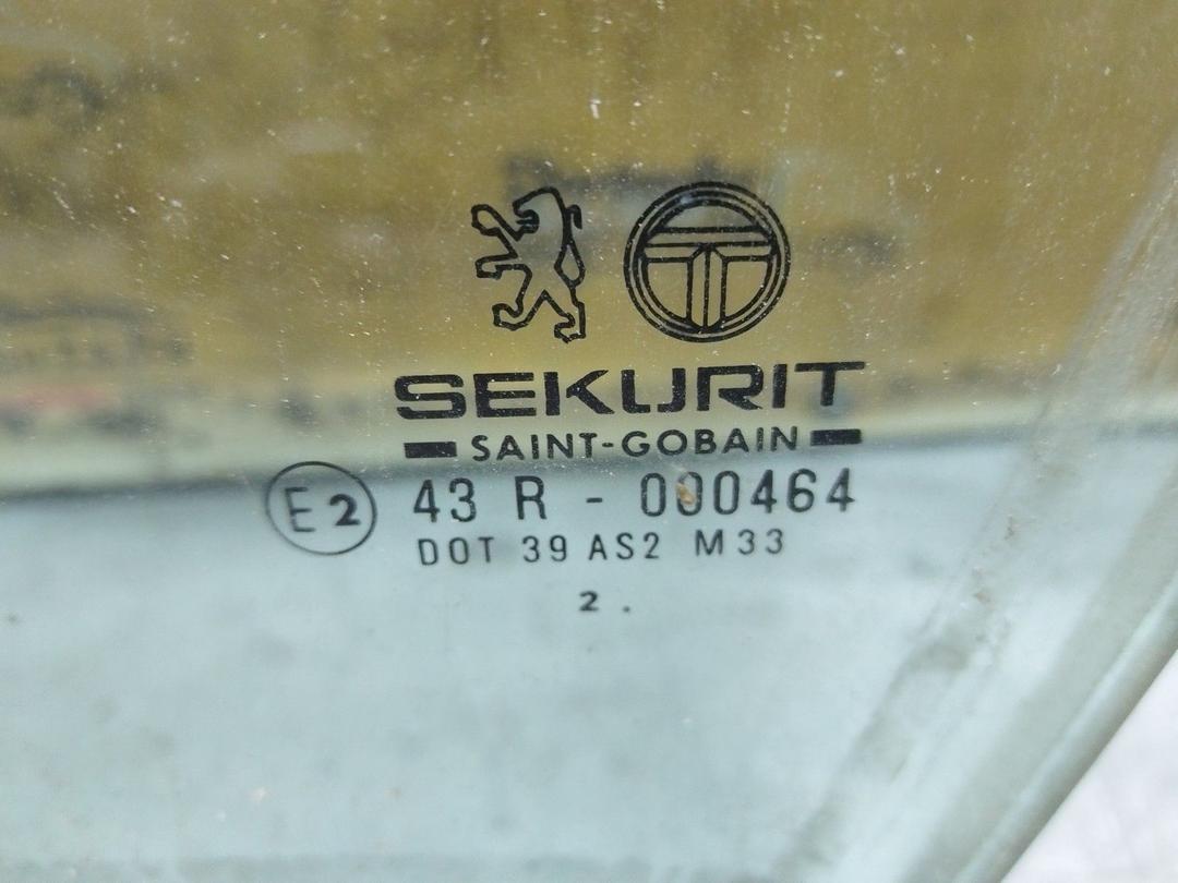 Стекло двери передней левой LTO29H Peugeot 405 купить