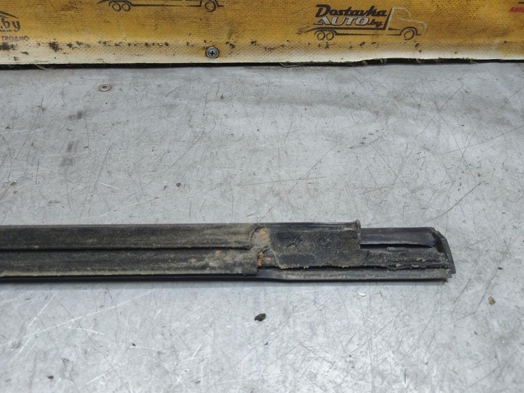 Молдинг стекла двери передней левой наружный 9UYH09 Ford Mondeo купить в магазине запчастей бу