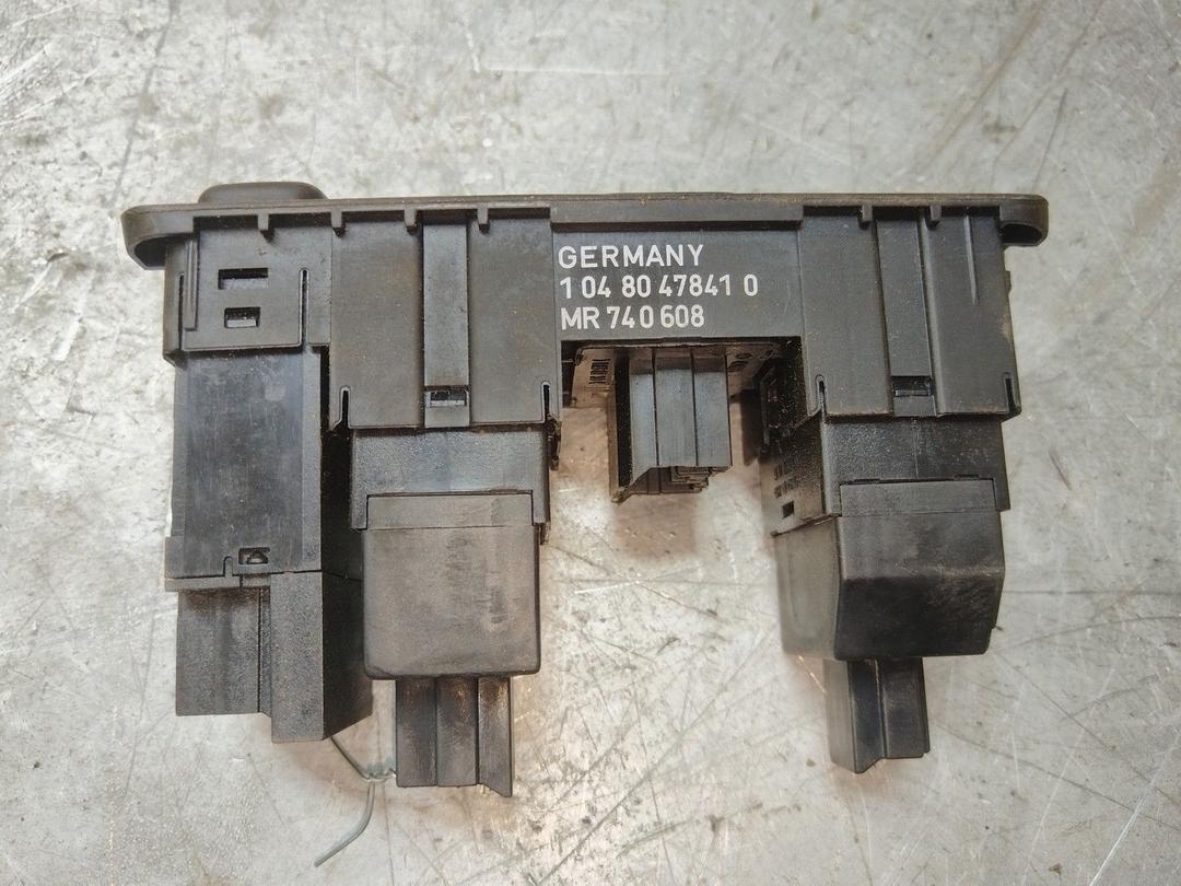 Блок кнопок 08DNLK Mitsubishi Carisma купить с доставкой