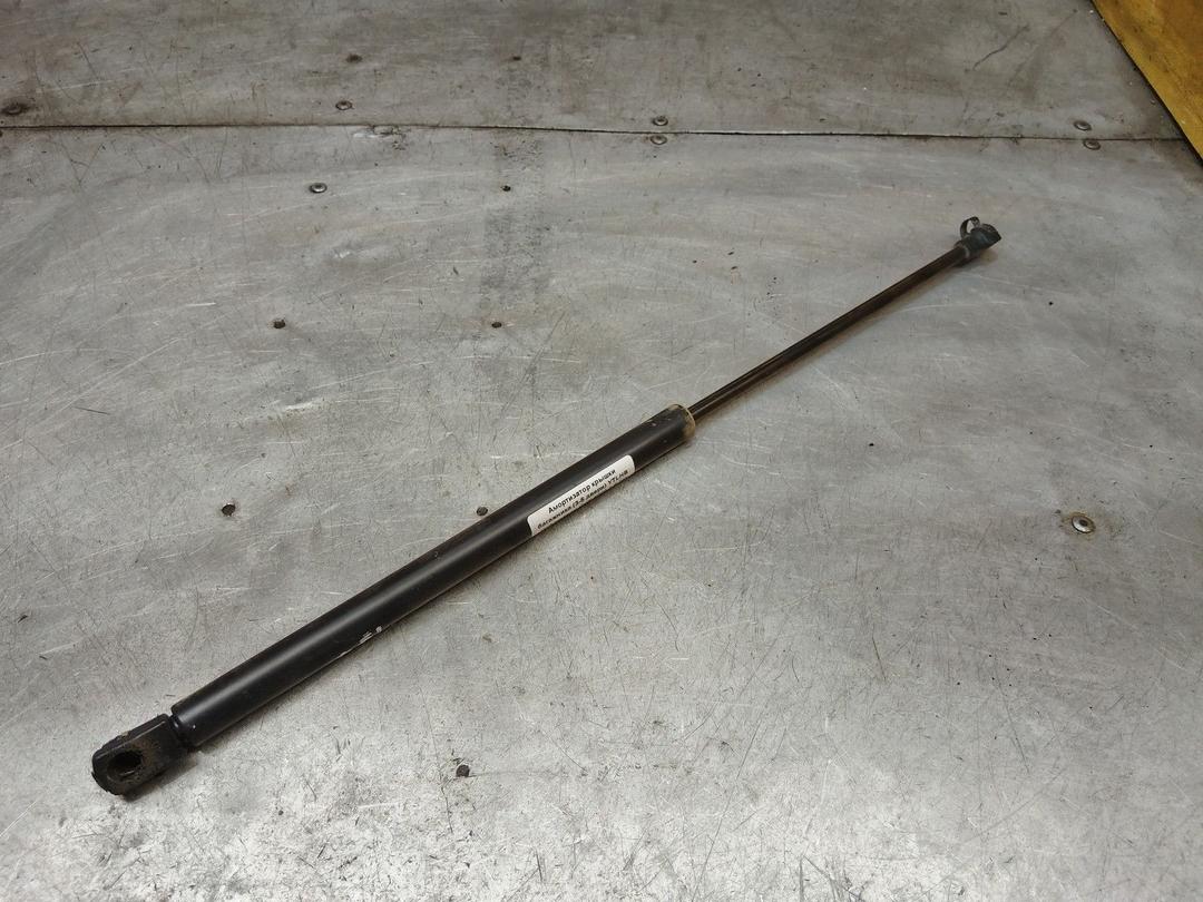 Амортизатор крышки багажника (3-5 двери) YTLHB7 Volkswagen Golf