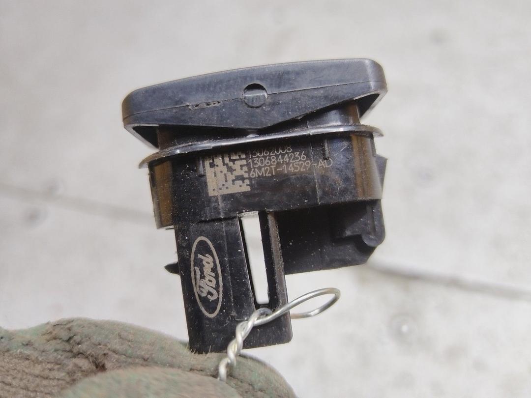 Кнопка стеклоподъемника заднего левого 4AUNKI Ford Mondeo купить на авторазборке