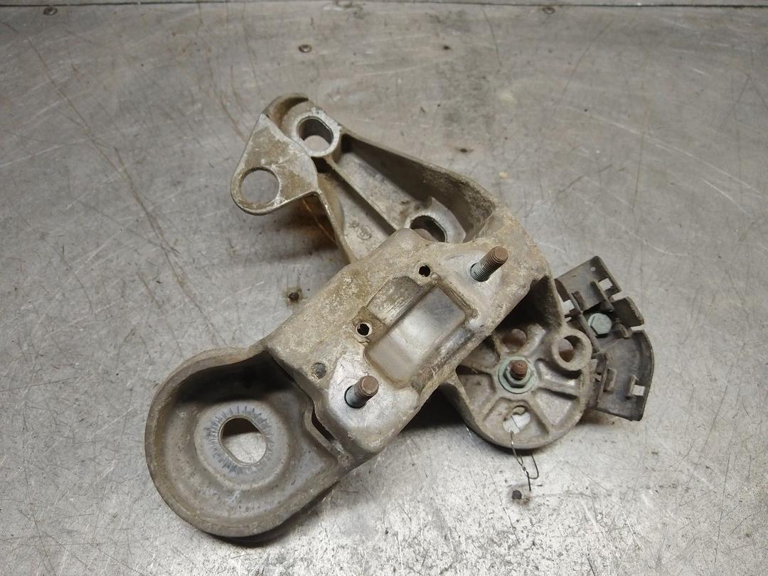 Кронштейн стабилизатора M73W2Z Volkswagen Passat купить