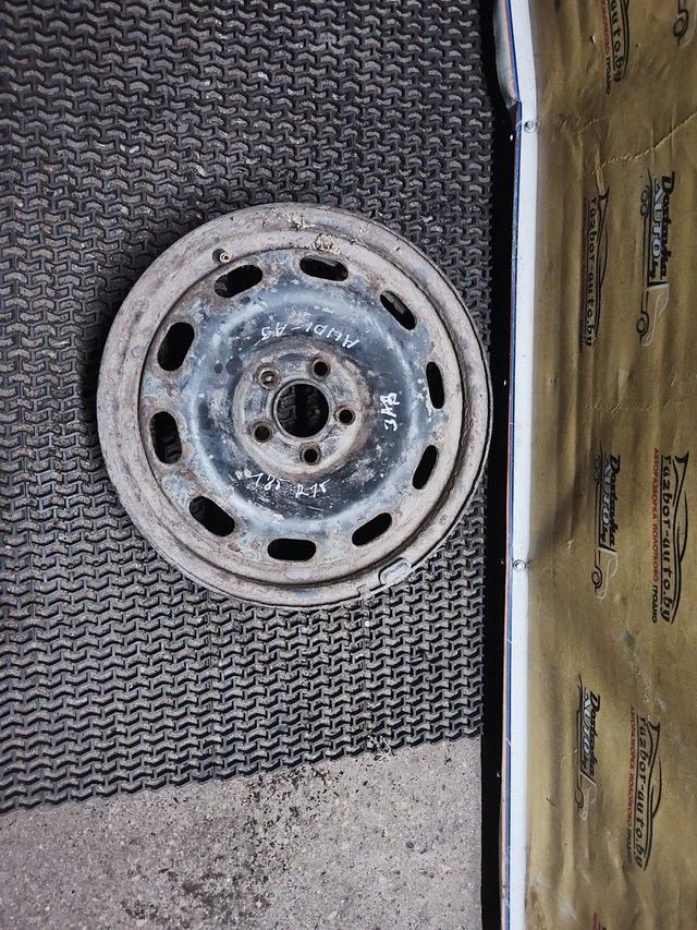 Диск штампованный R15    V4Q9U3 Audi A3 купить