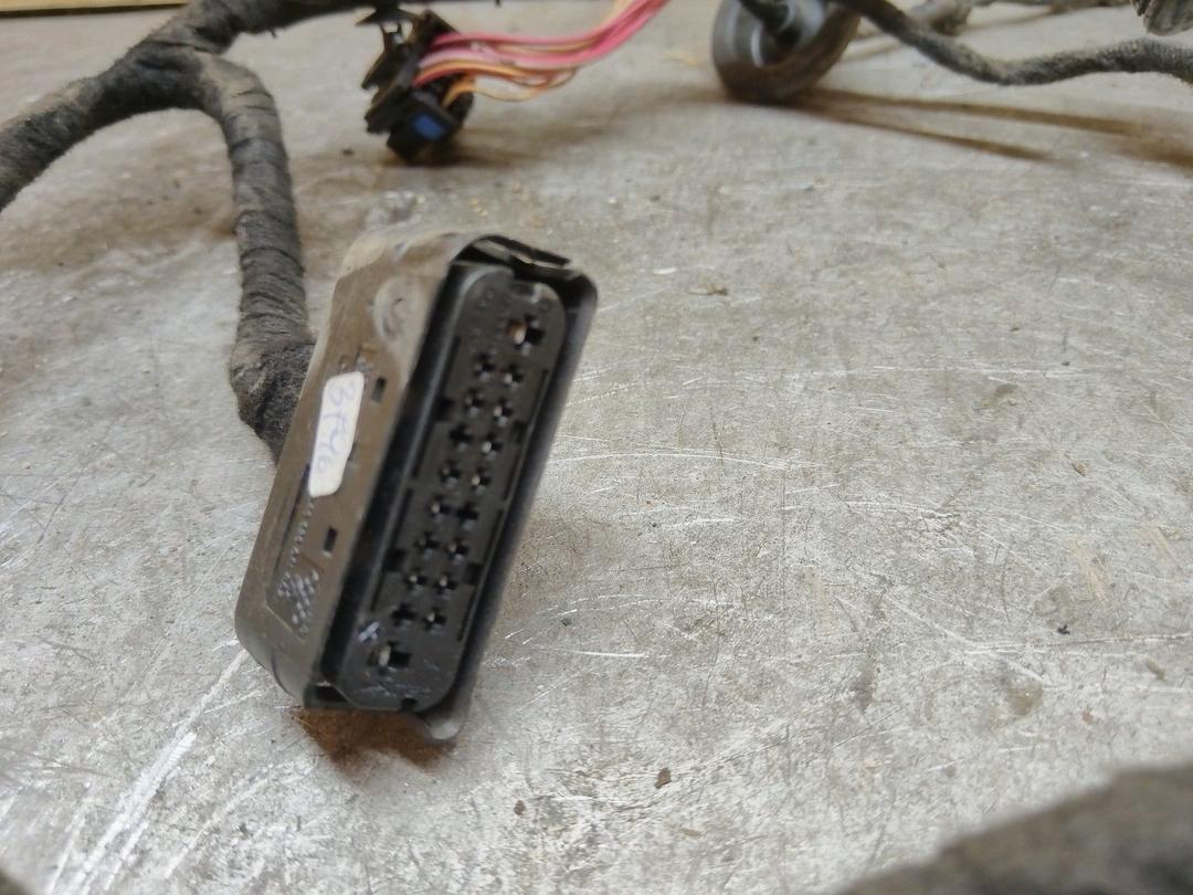 Проводка двери задней левой 8LRVF4 Volkswagen Passat купить