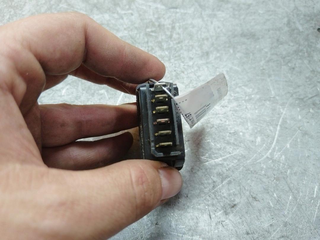 Кнопка стеклоподъемника переднего правого PGFJOF Renault Clio - Фото 3