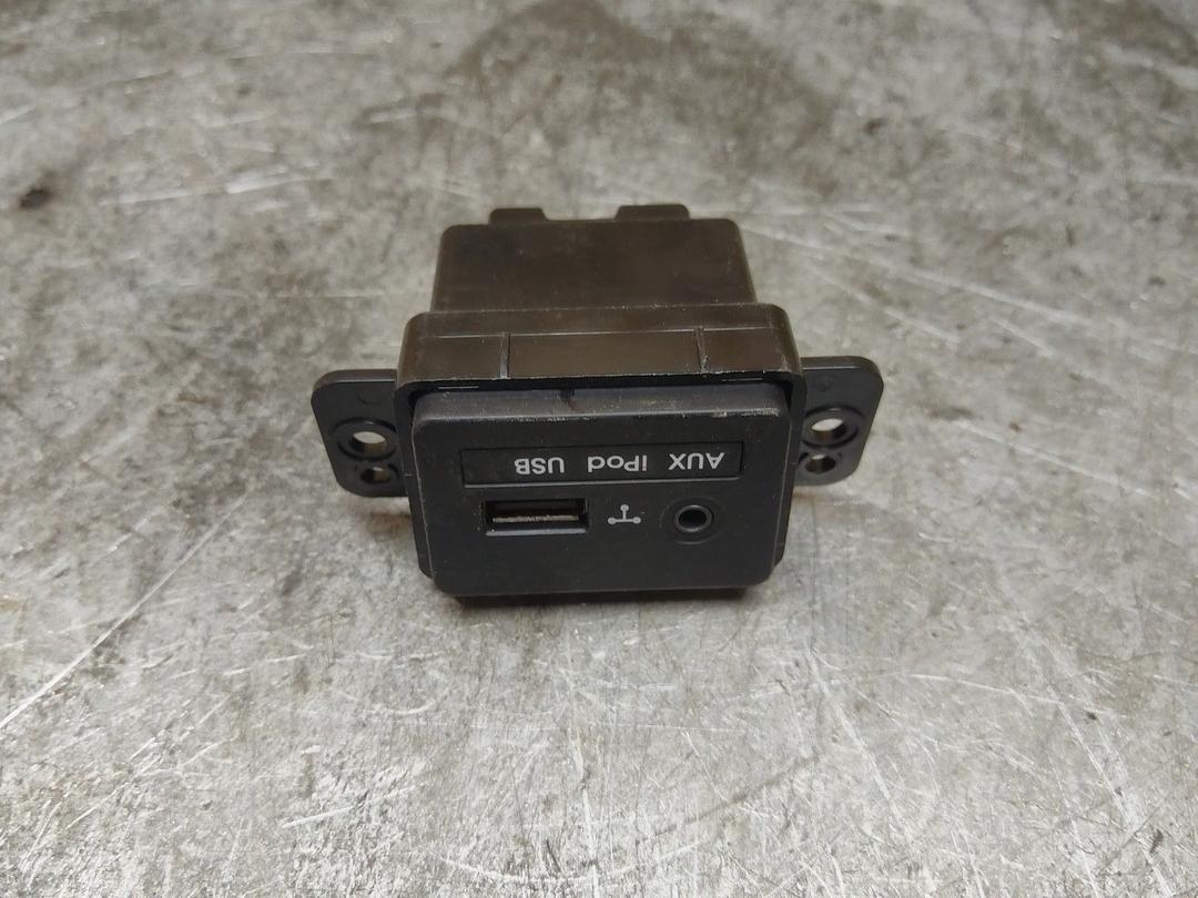 Разъем AUX / USB XGBUV3 Kia Sorento купить с доставкой